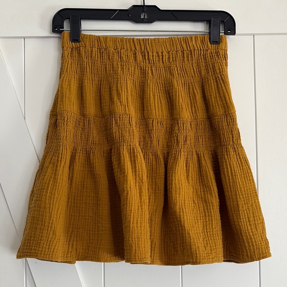 Madewell Double Gauze Smocked Mini Skirt in Mustard. - Picture 4 of 5
